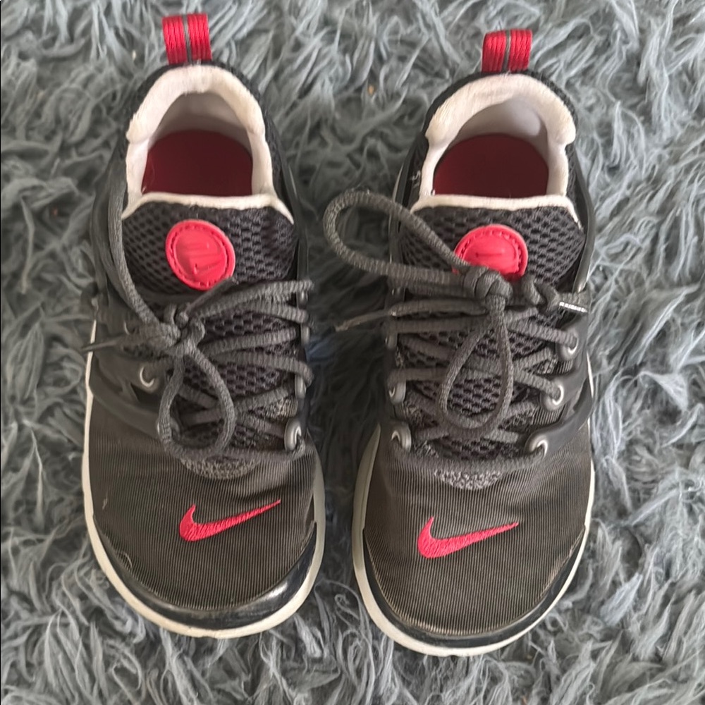 Nike Kids' Black and Red Sneakers